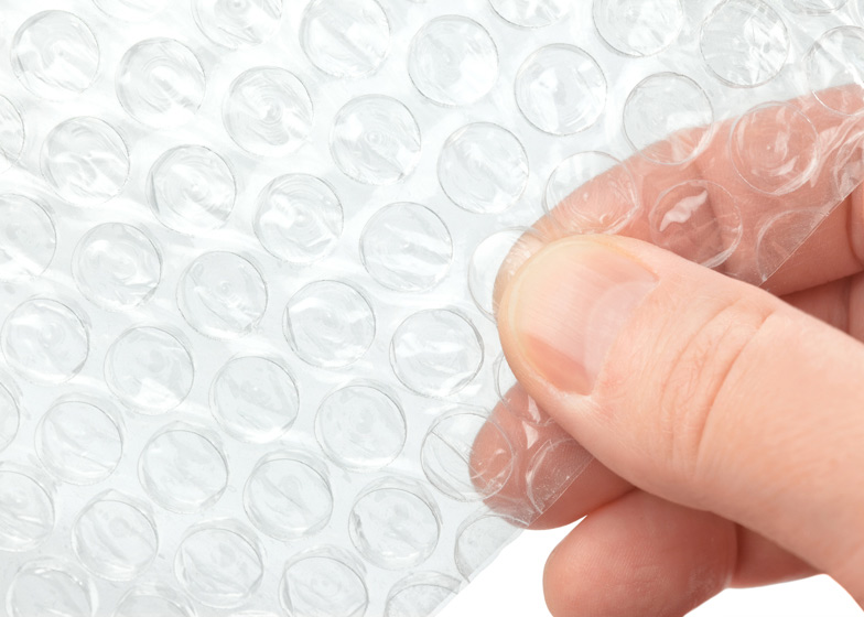 Bubble Wrap dùng để bọc và bảo vệ sản phẩm trong quá trình đóng gói