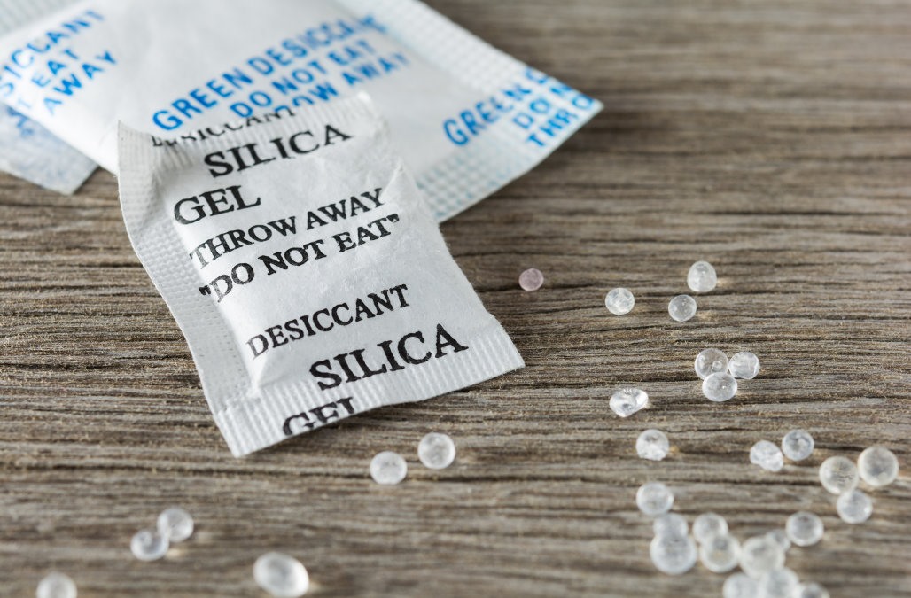 Gói hút ẩm Silica Gel: cơ chế, công dụng và ứng dụng đóng gói